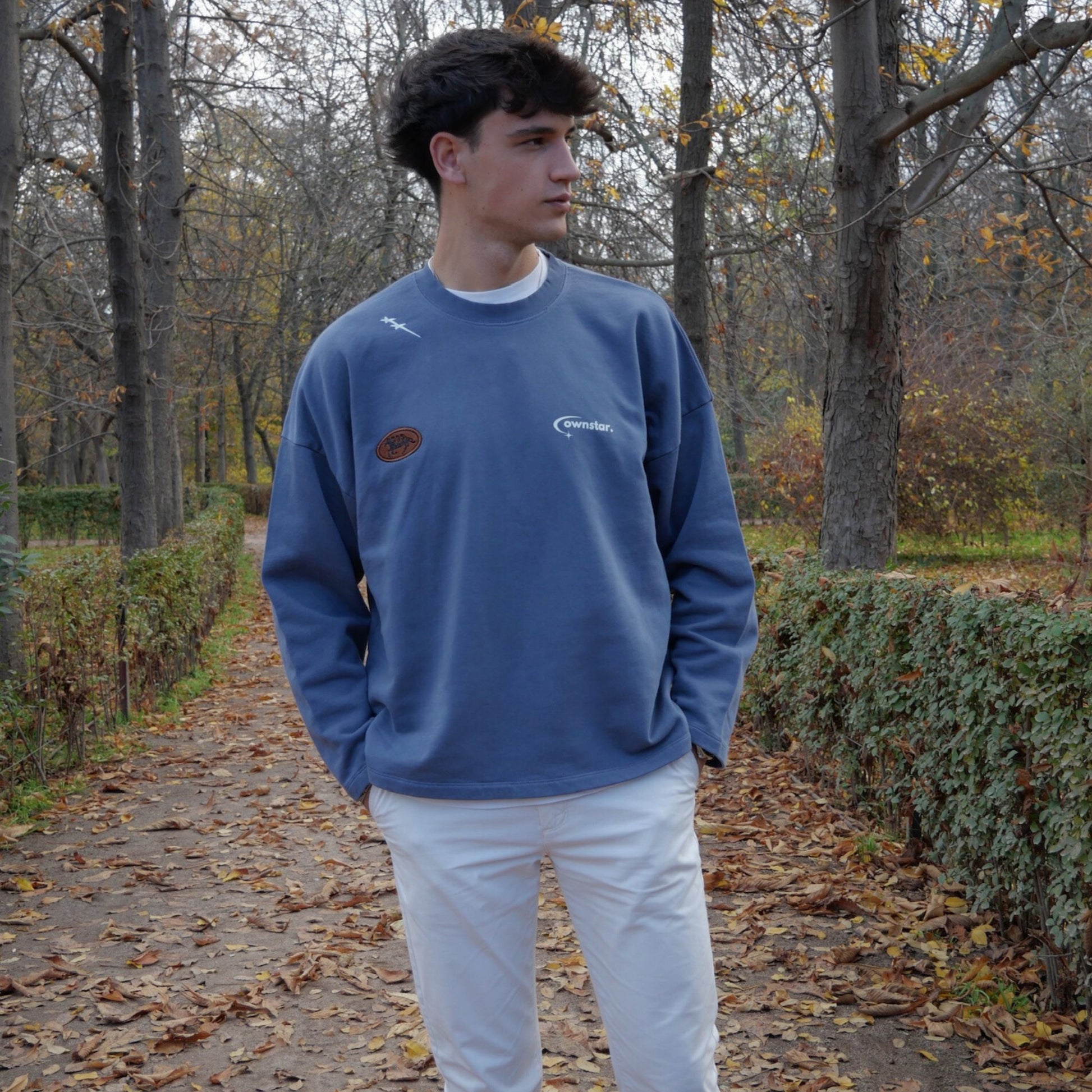 Sudadera streetwear OWNSTAR en outfit urbano